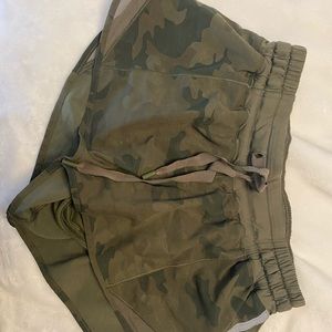 Size 4 Luluemon shorts with Liner
